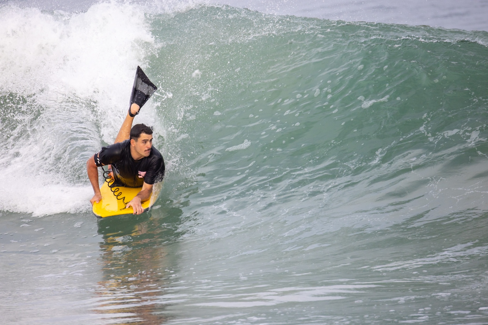 Bodysurf planche jaune - photographe sport nautique Pays Basque