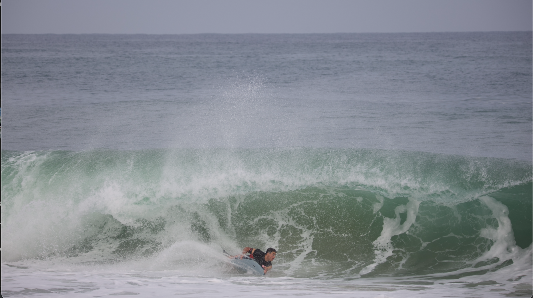 Body surf en mouvement sur la côte basque Anglet Cavaliers