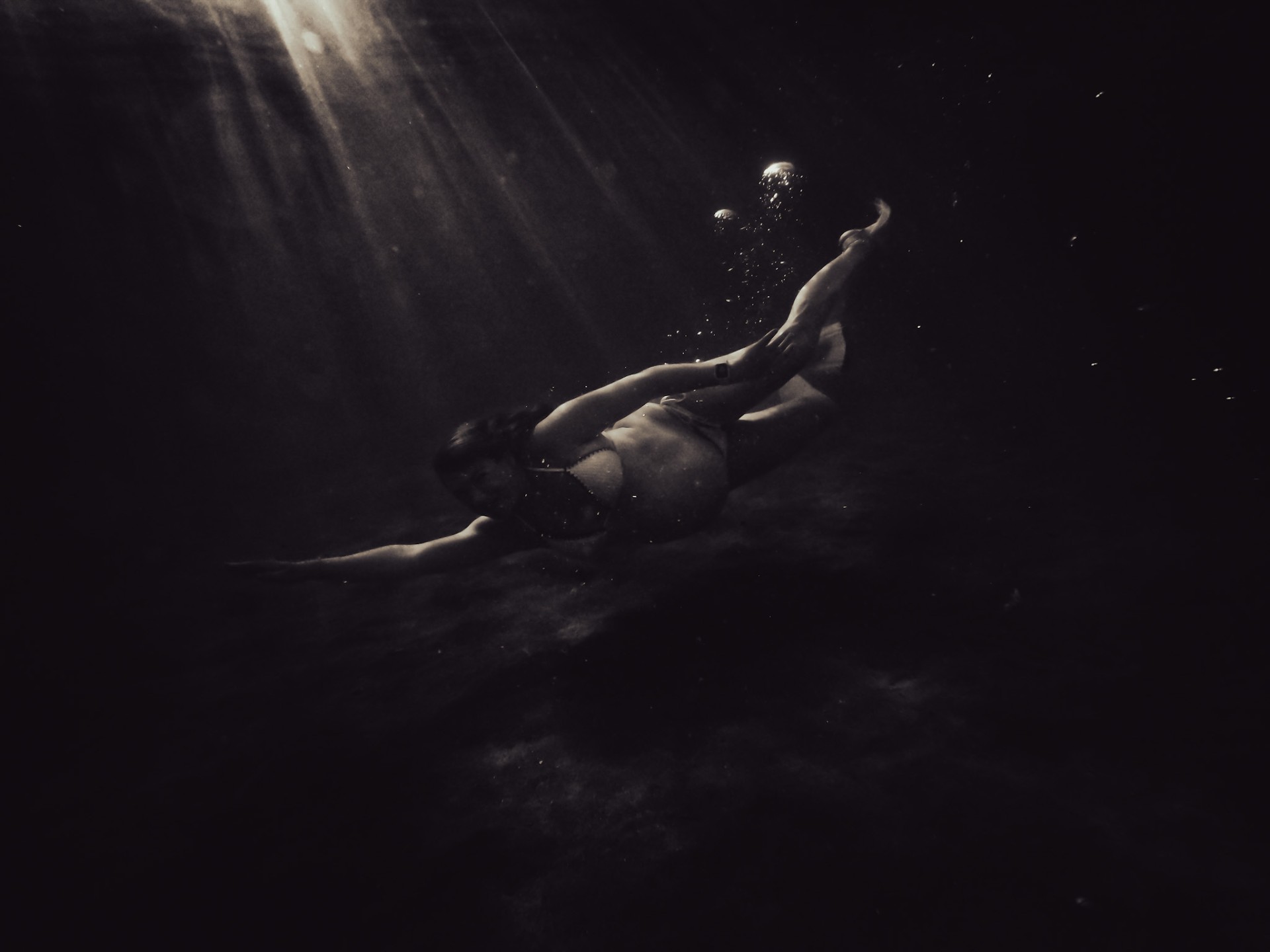 Shooting grossesse aquatique au Pays Basque