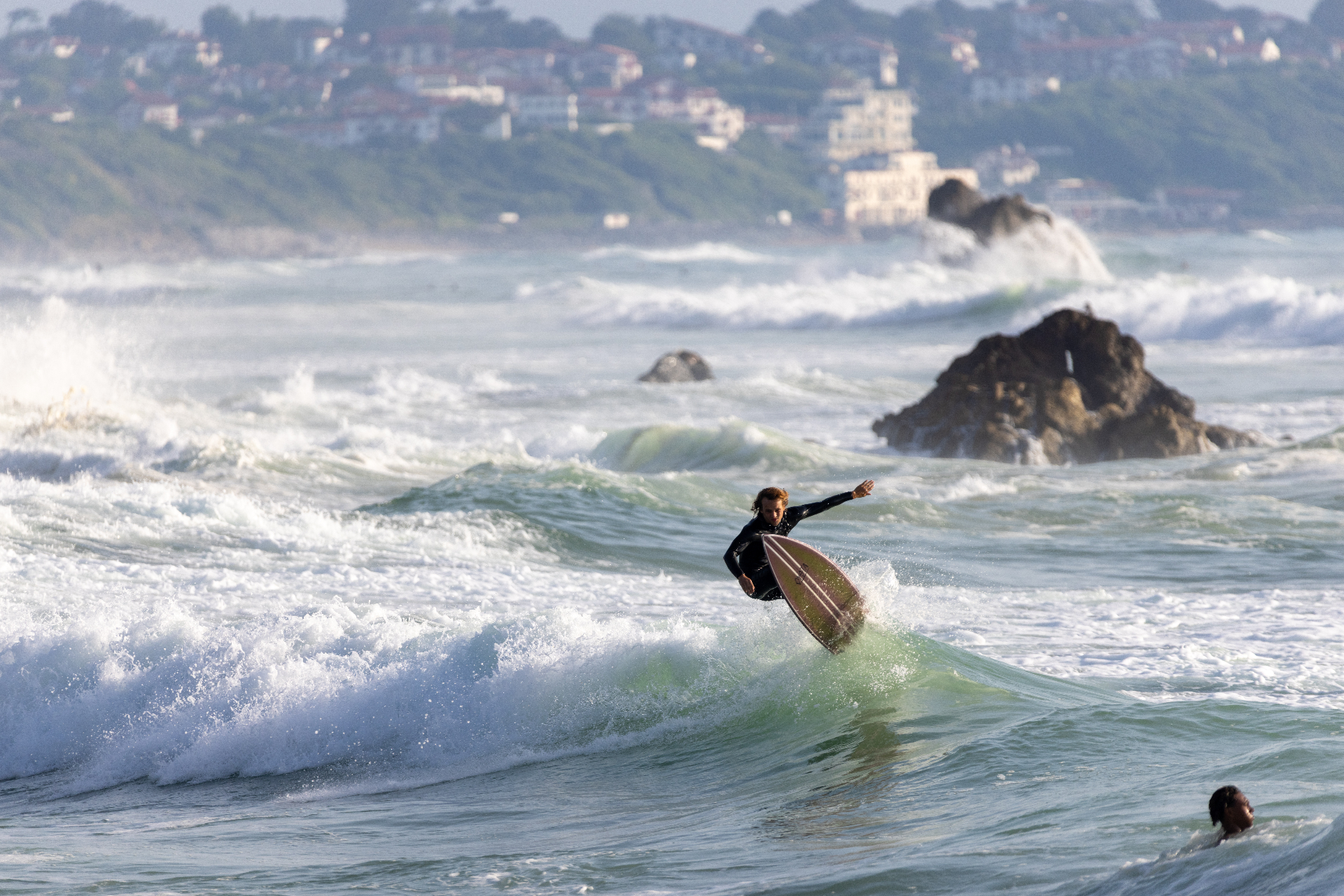 Surfeur virage Ilbaritz - photographe surf Pays Basque action
